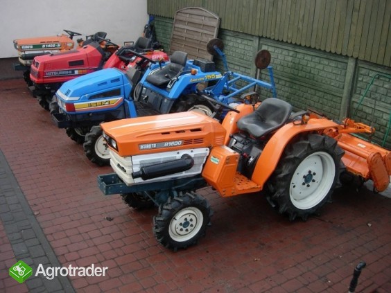 Kubota B6000 mini traktor ogrodniczy. 